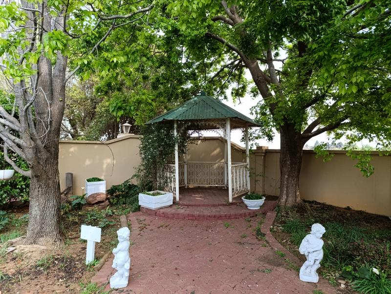 4 Bedroom Property for Sale in Middelburg Eastern Cape